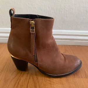 Steve Madden suede ankle boots size 5.5